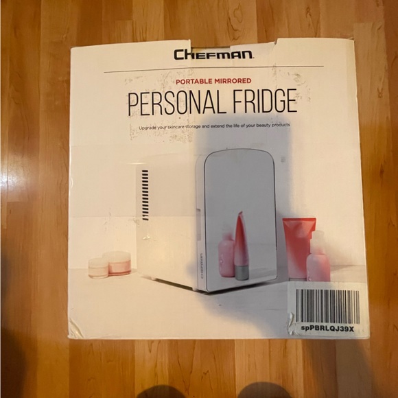 BRAND NEW Chefman portable mirrored personal fridge - Picture 2 of 4